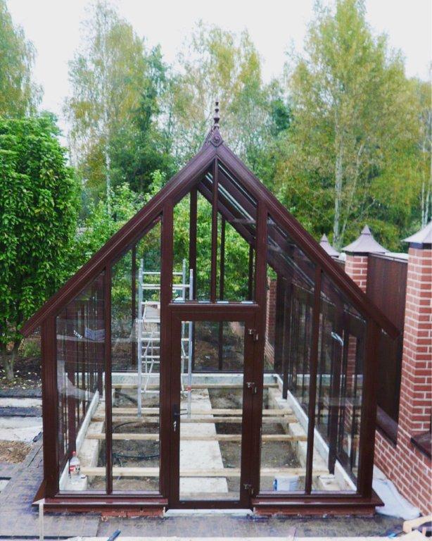 Двухскатная сезонная теплица