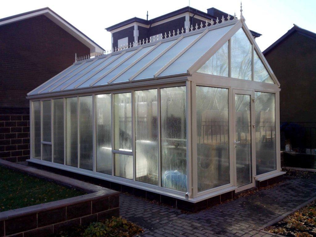 Двухскатная всесезонная теплица